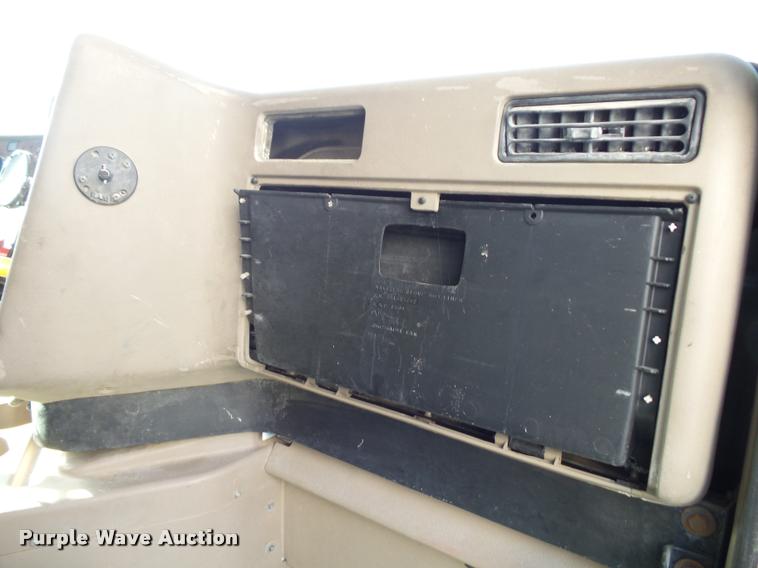 image for item K1138 2006 International 9400i semi truck