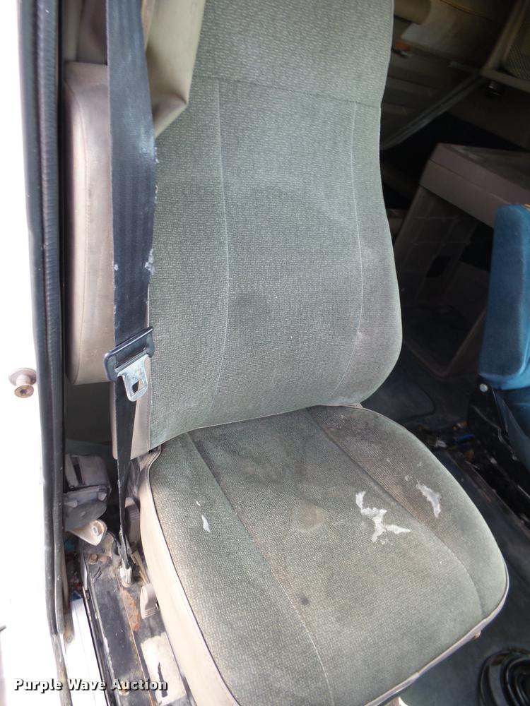 image for item K1138 2006 International 9400i semi truck