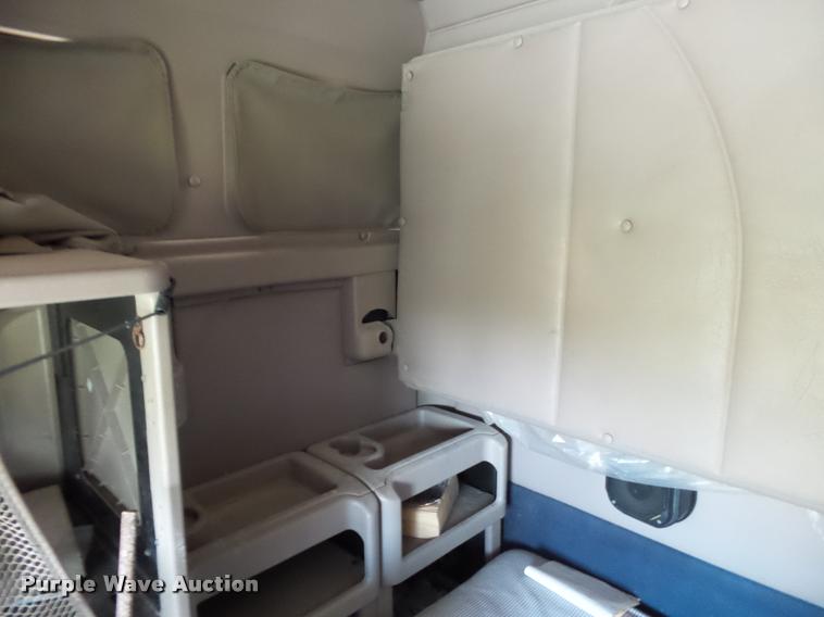 image for item K1138 2006 International 9400i semi truck