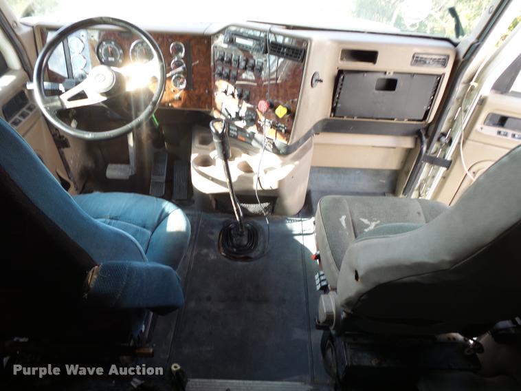 image for item K1138 2006 International 9400i semi truck