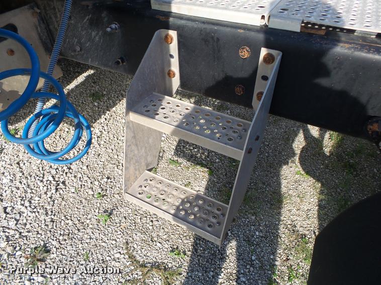 image for item K1138 2006 International 9400i semi truck