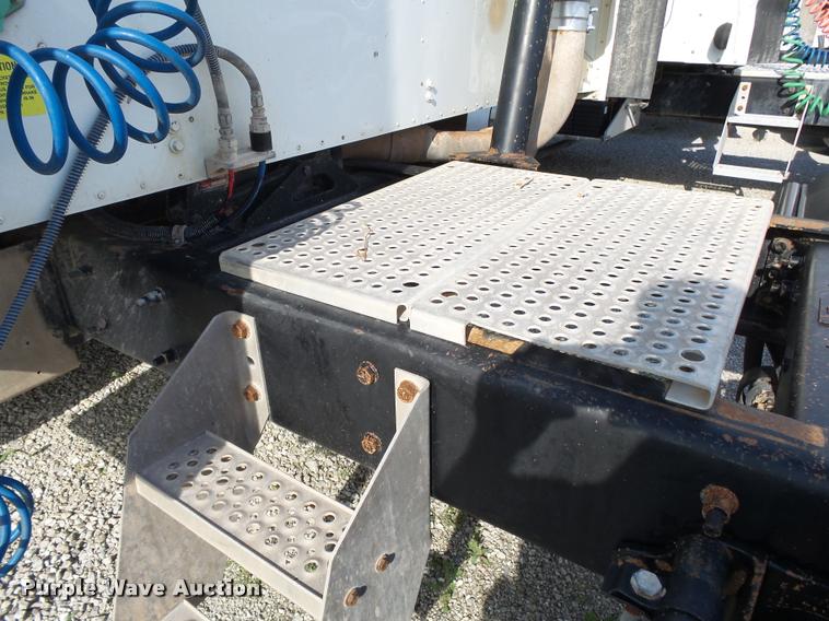 image for item K1138 2006 International 9400i semi truck