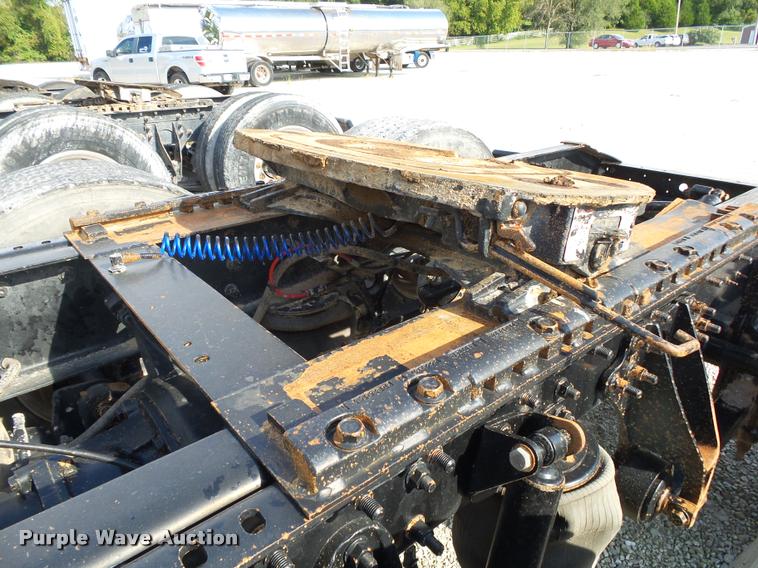 image for item K1138 2006 International 9400i semi truck