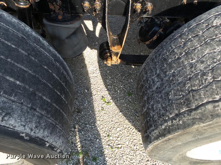 image for item K1138 2006 International 9400i semi truck