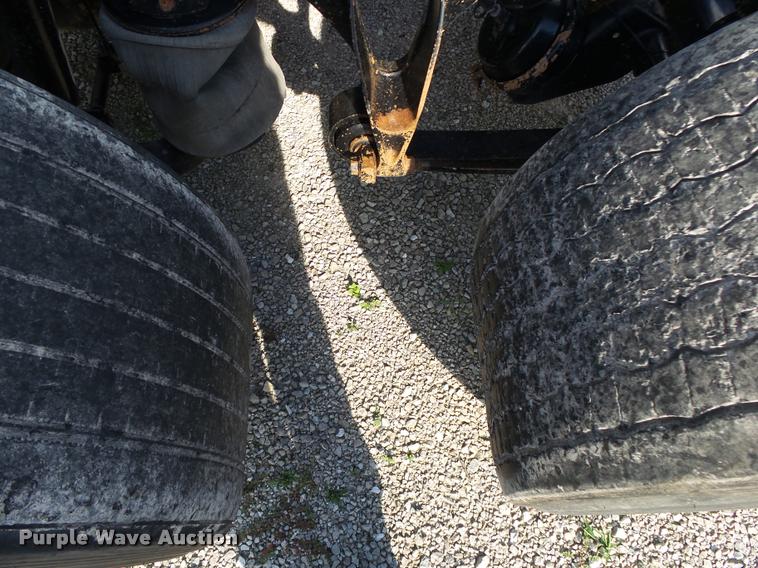 image for item K1138 2006 International 9400i semi truck