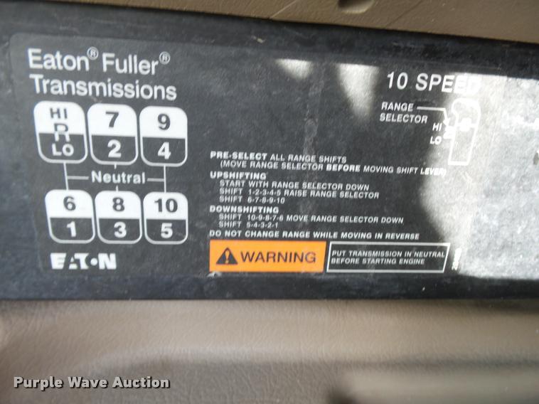 image for item K1138 2006 International 9400i semi truck