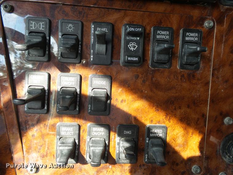 image for item K1138 2006 International 9400i semi truck