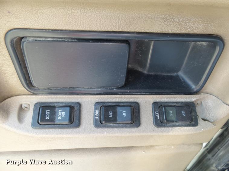 image for item K1138 2006 International 9400i semi truck