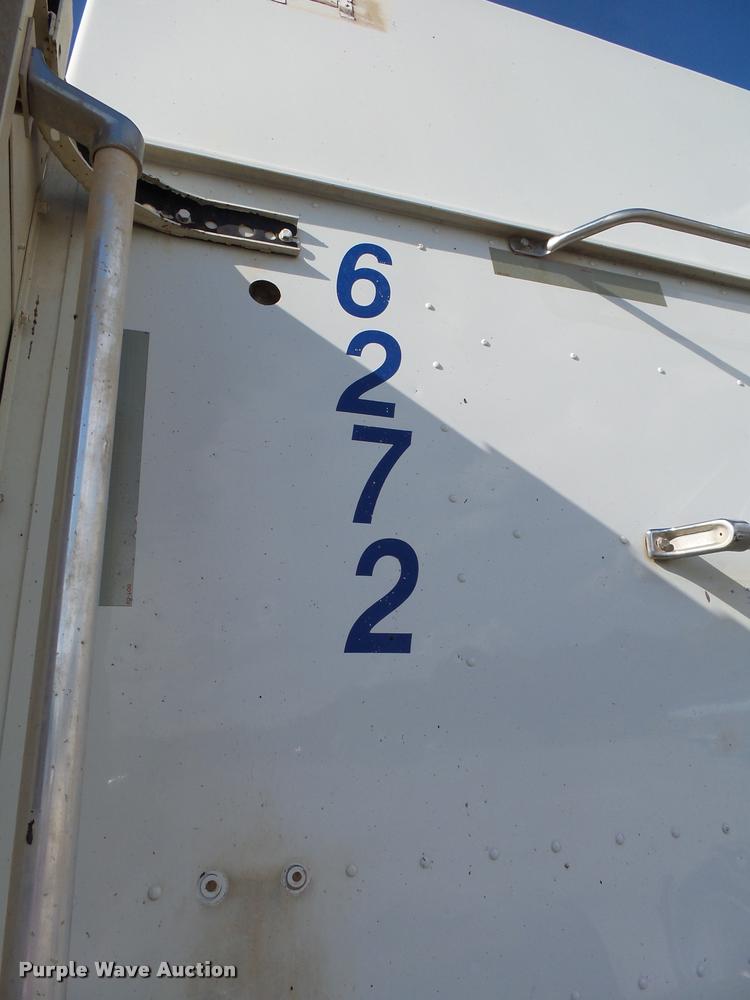 image for item K1138 2006 International 9400i semi truck