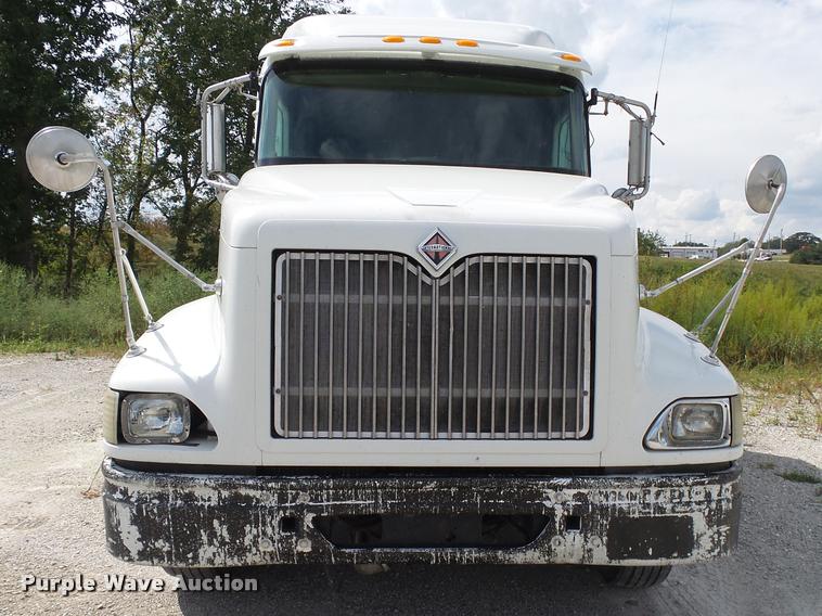 image for item K1139 2007 International 9400i semi truck