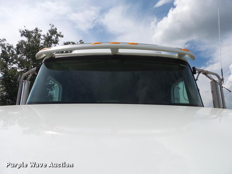 image for item K1139 2007 International 9400i semi truck