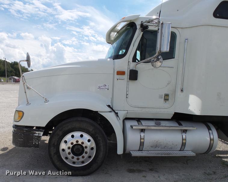 image for item K1139 2007 International 9400i semi truck