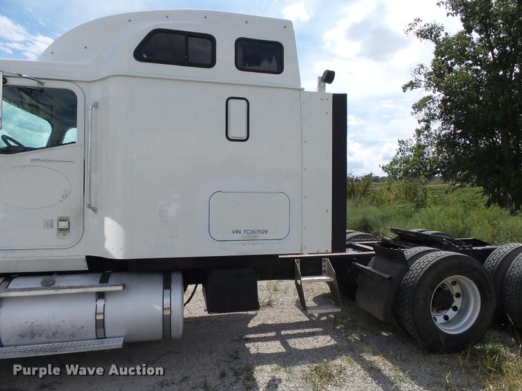 image for item K1139 2007 International 9400i semi truck