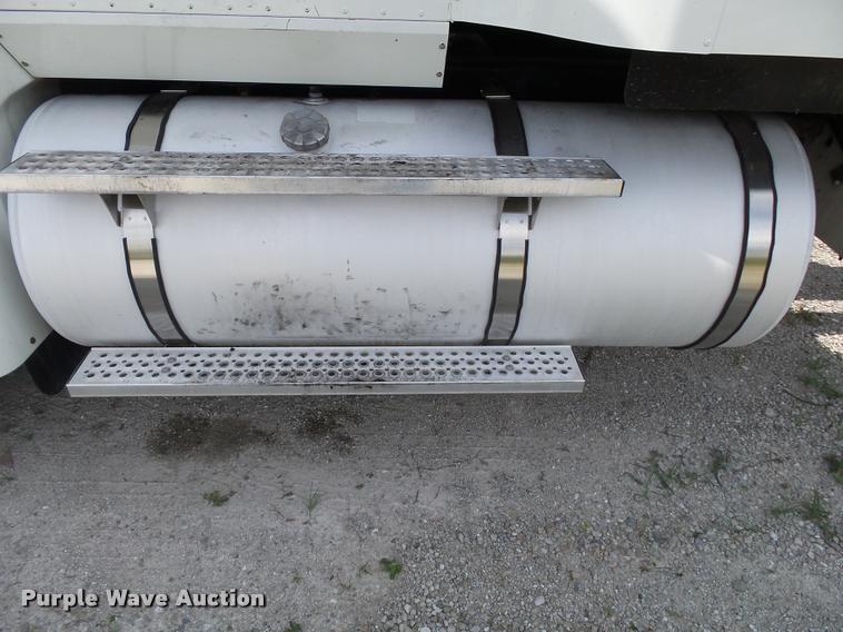 image for item K1139 2007 International 9400i semi truck