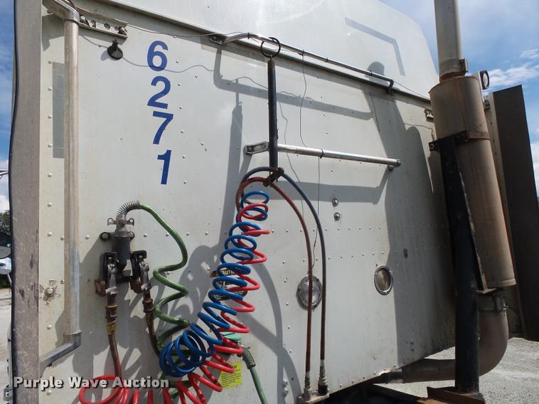 image for item K1139 2007 International 9400i semi truck