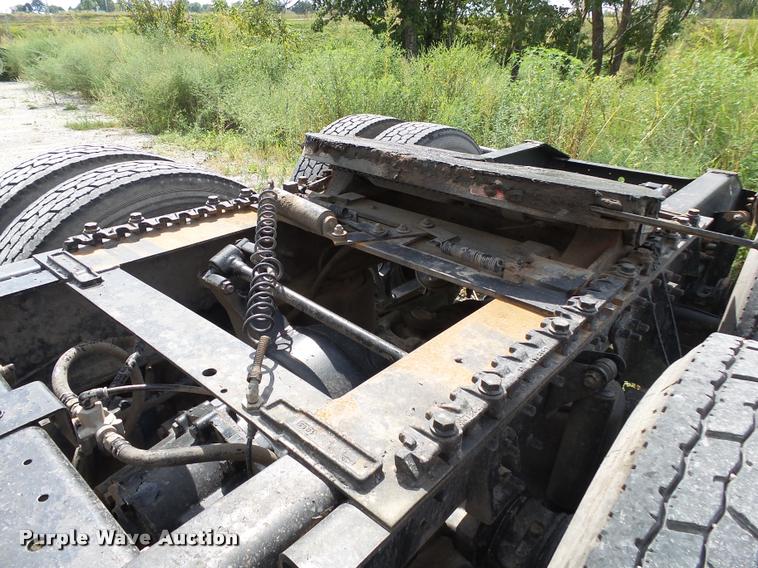 image for item K1139 2007 International 9400i semi truck