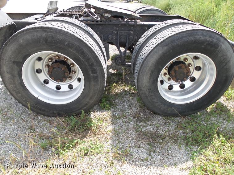 image for item K1139 2007 International 9400i semi truck