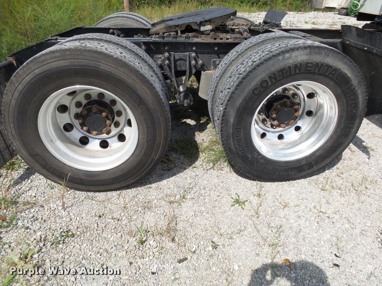 image for item K1139 2007 International 9400i semi truck