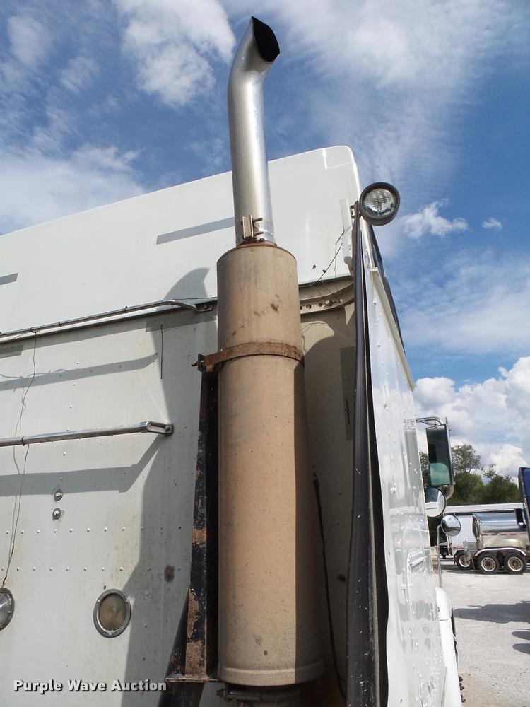 image for item K1139 2007 International 9400i semi truck