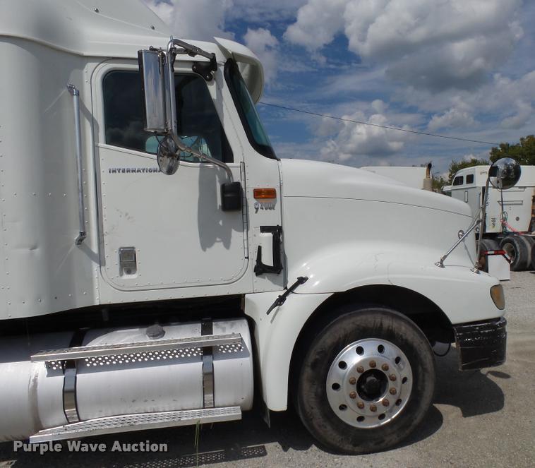 image for item K1139 2007 International 9400i semi truck