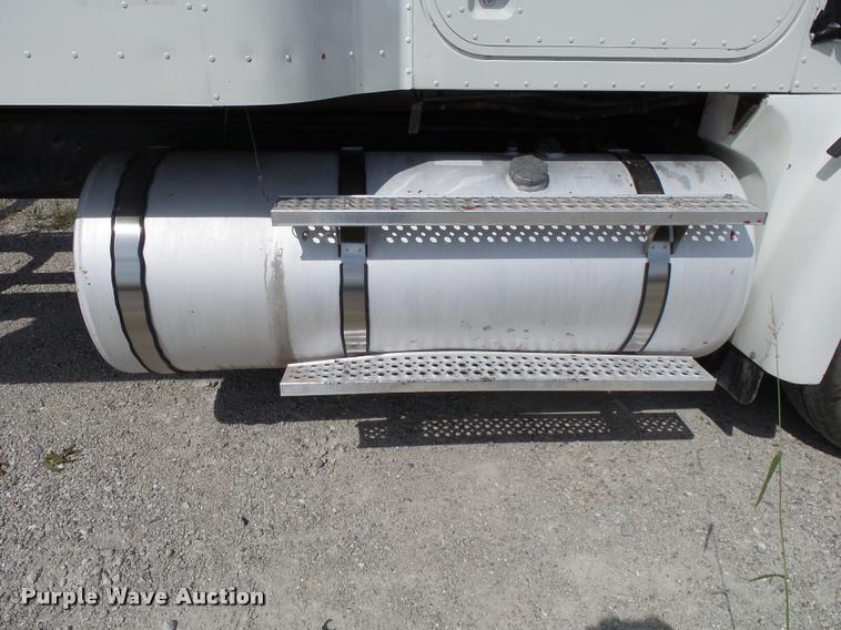 image for item K1139 2007 International 9400i semi truck