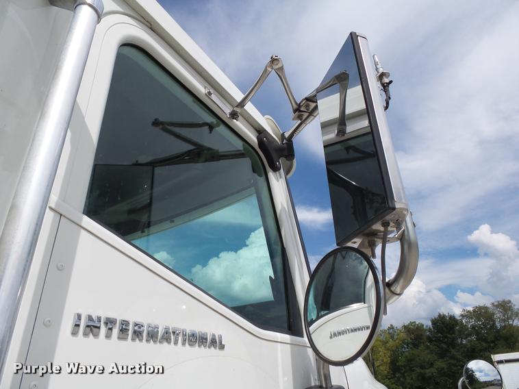 image for item K1139 2007 International 9400i semi truck