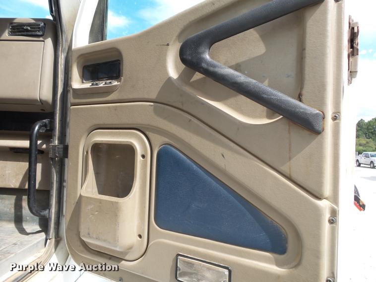 image for item K1139 2007 International 9400i semi truck