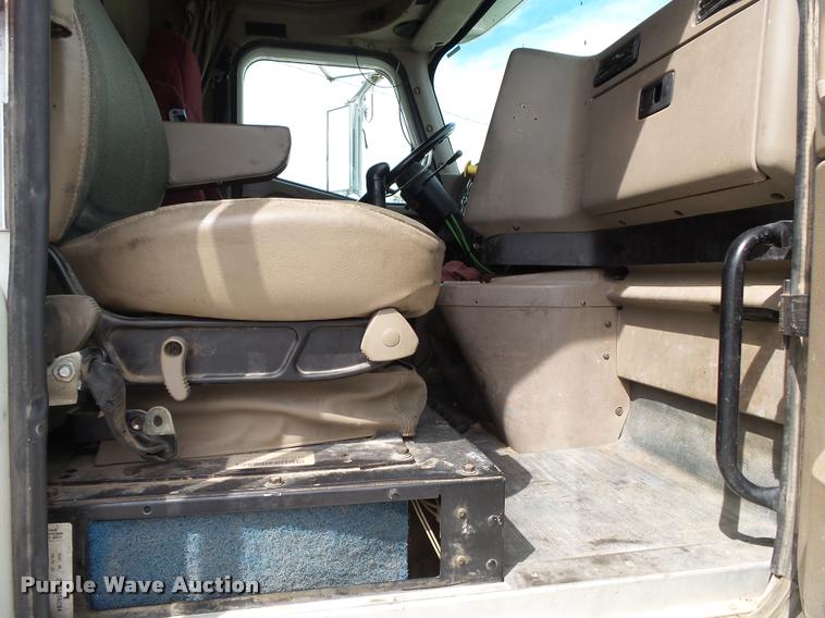 image for item K1139 2007 International 9400i semi truck