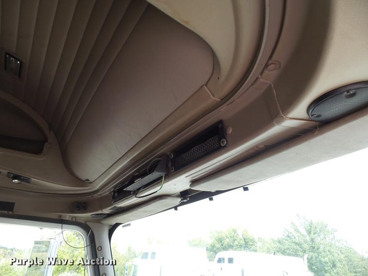 image for item K1139 2007 International 9400i semi truck