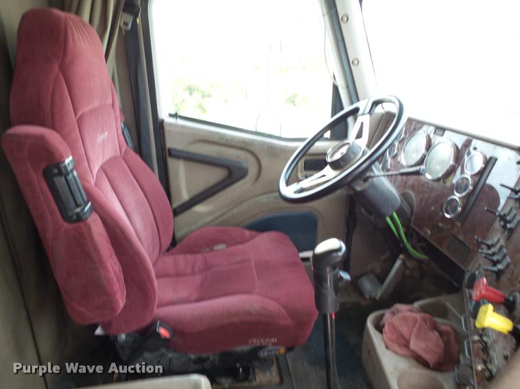 image for item K1139 2007 International 9400i semi truck