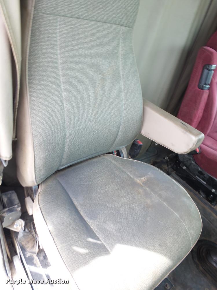 image for item K1139 2007 International 9400i semi truck