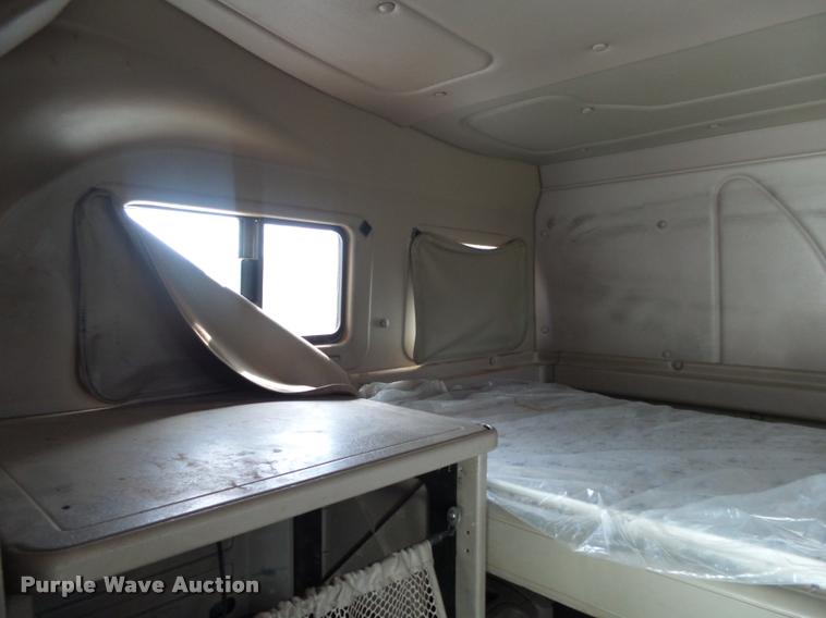 image for item K1139 2007 International 9400i semi truck