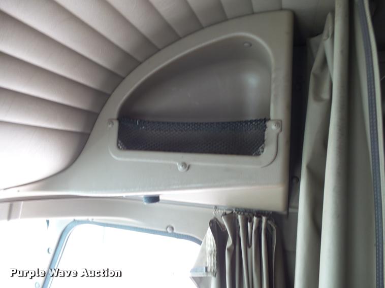 image for item K1139 2007 International 9400i semi truck