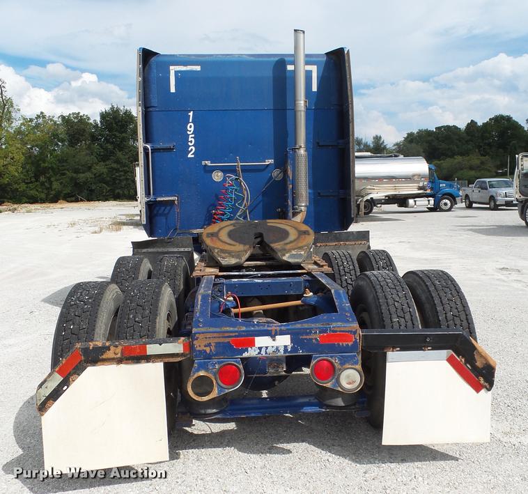 image for item K1140 1999 Peterbilt 377 semi truck