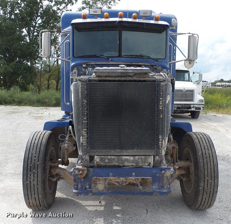 image for item K1140 1999 Peterbilt 377 semi truck