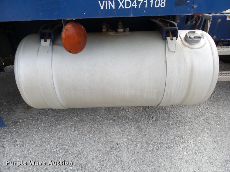 image for item K1140 1999 Peterbilt 377 semi truck