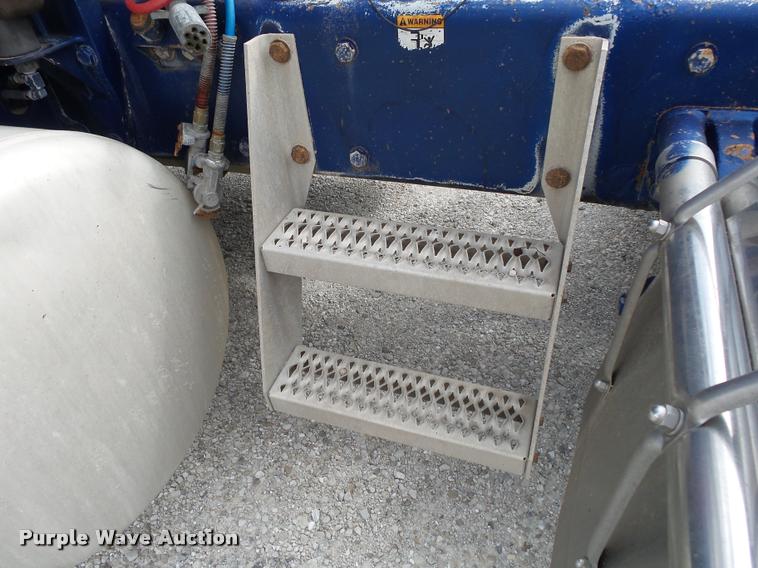 image for item K1140 1999 Peterbilt 377 semi truck