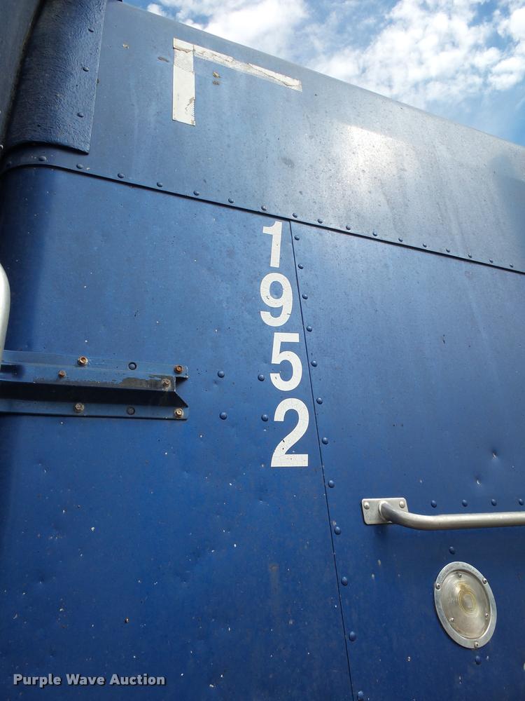 image for item K1140 1999 Peterbilt 377 semi truck