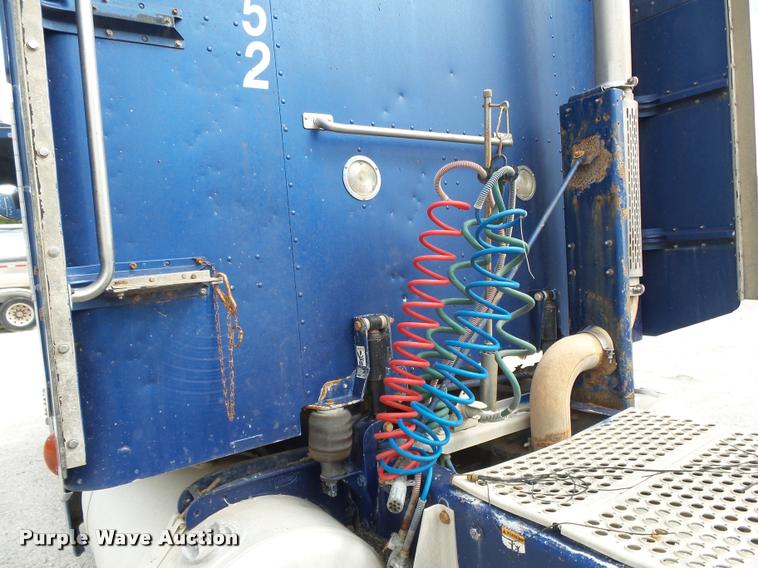 image for item K1140 1999 Peterbilt 377 semi truck