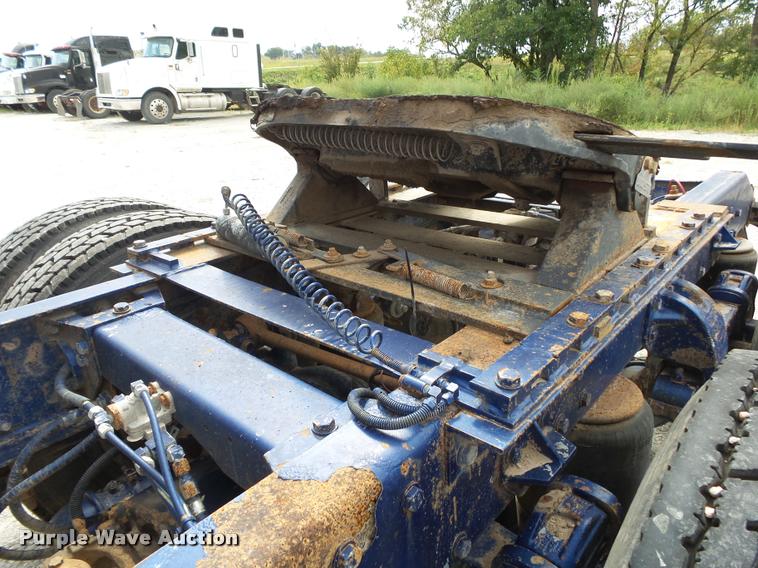 image for item K1140 1999 Peterbilt 377 semi truck