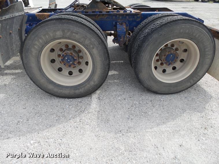 image for item K1140 1999 Peterbilt 377 semi truck