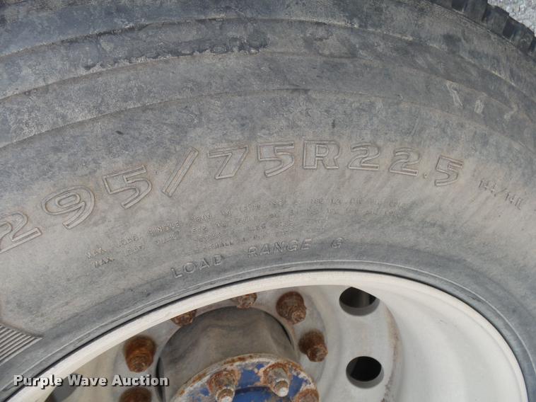 image for item K1140 1999 Peterbilt 377 semi truck