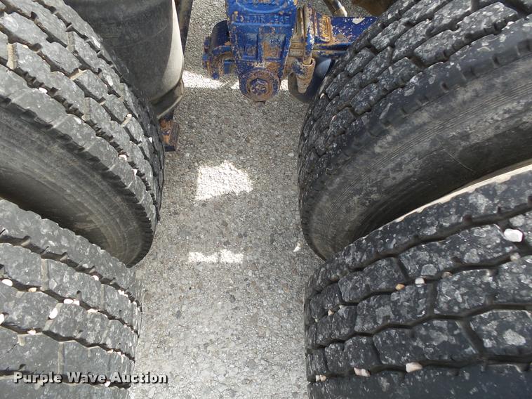 image for item K1140 1999 Peterbilt 377 semi truck