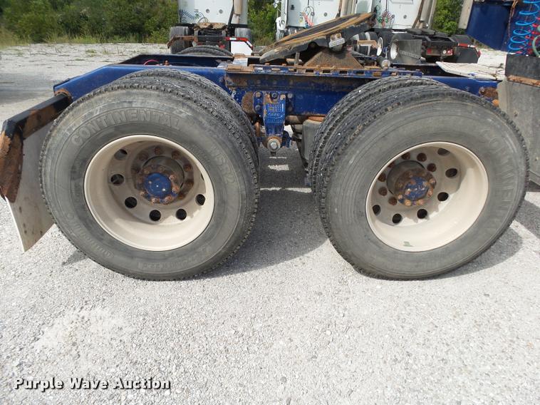 image for item K1140 1999 Peterbilt 377 semi truck