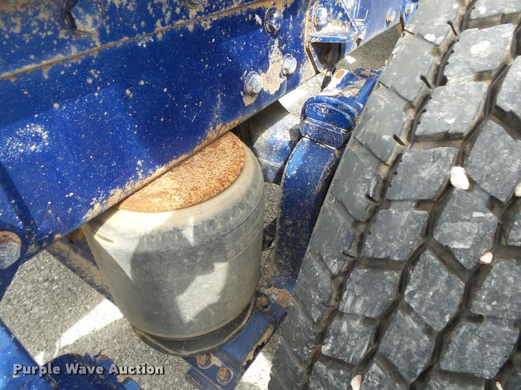 image for item K1140 1999 Peterbilt 377 semi truck