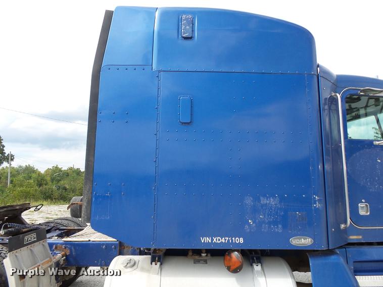 image for item K1140 1999 Peterbilt 377 semi truck