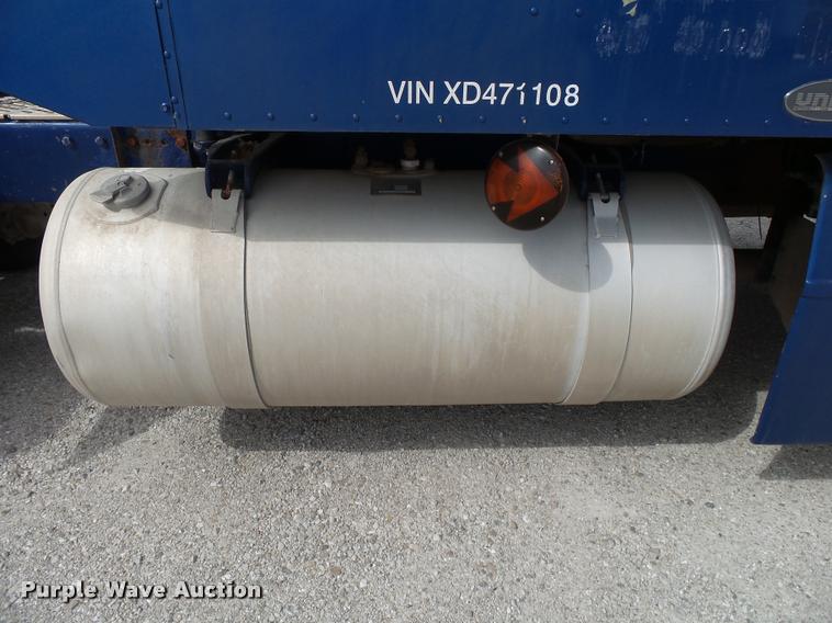 image for item K1140 1999 Peterbilt 377 semi truck