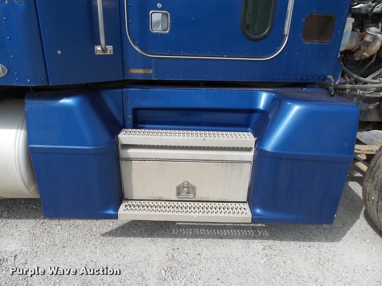 image for item K1140 1999 Peterbilt 377 semi truck