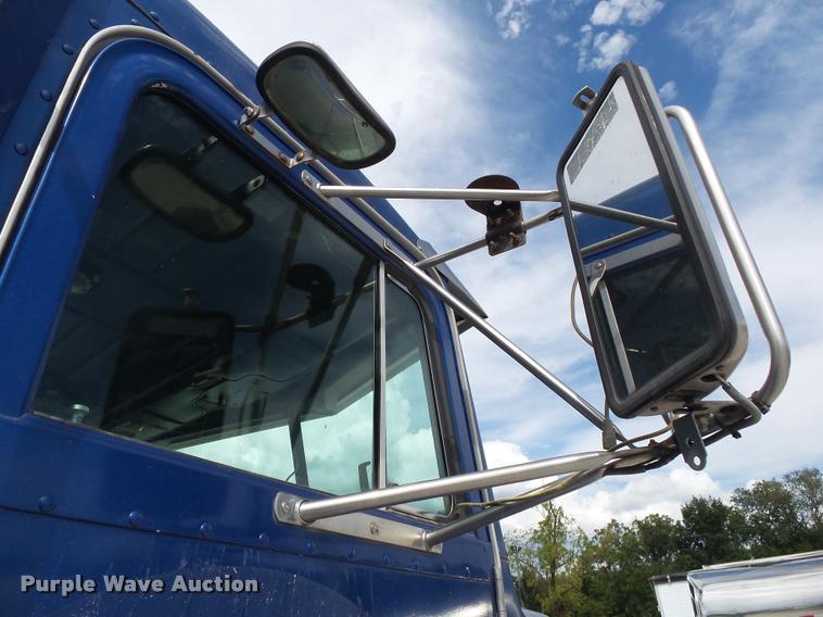 image for item K1140 1999 Peterbilt 377 semi truck