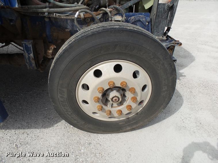 image for item K1140 1999 Peterbilt 377 semi truck